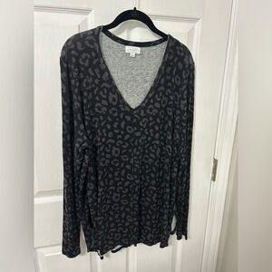 Mud Pie Gray and Black Patterned Top